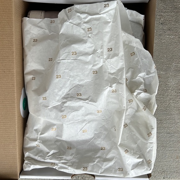 Woman’s Air Jordan’s size 6.5 - Picture 3 of 8